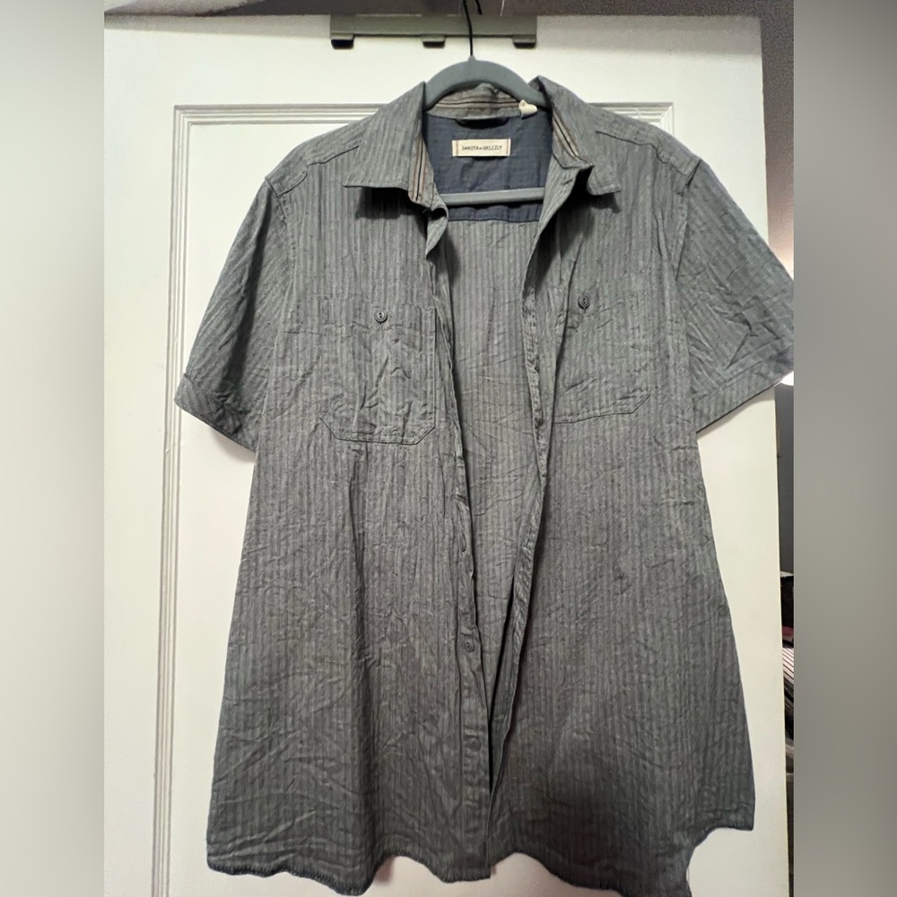Kohl's Gray Casual Button Down Shirt Versatile Style